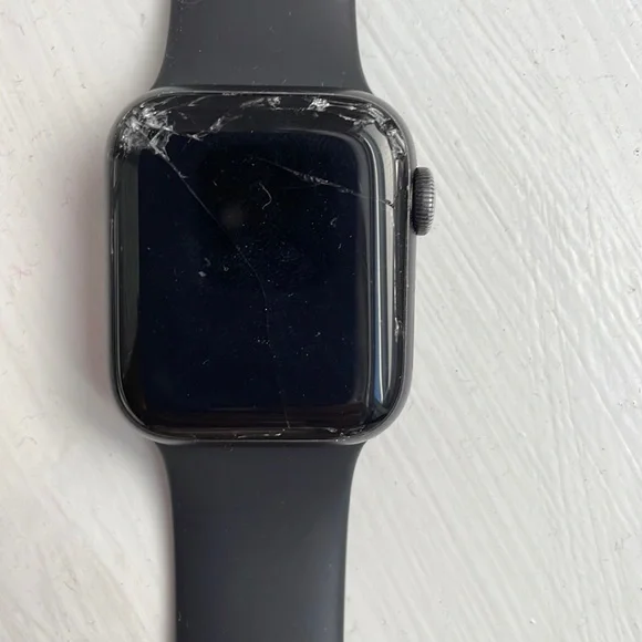 Apple | Wearables | Apple Watch Series 5 4mm Cracked Screen  display picture 1